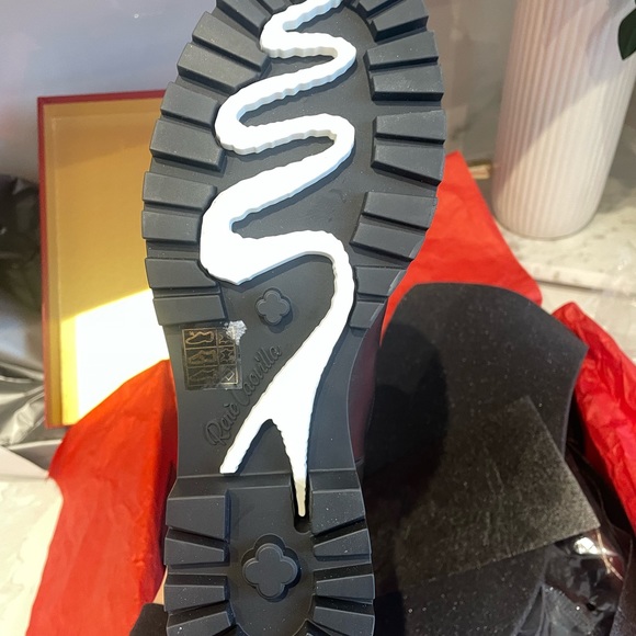 René Caovilla
Cleo wrapped around crystal-embellished boots size 39 - Picture 8 of 10